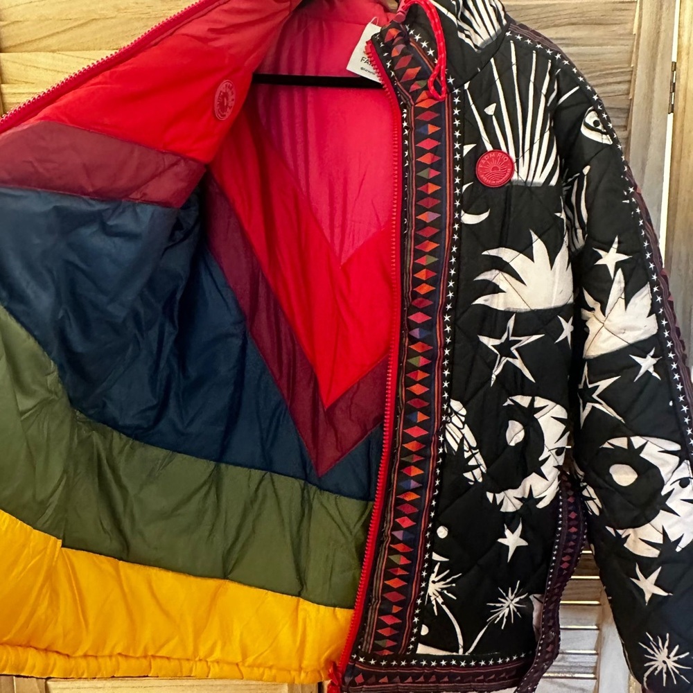 FARM Rio Cerrado Sky Reversible Puffer Jacket Black & White Rainbow M - Picture 12 of 16